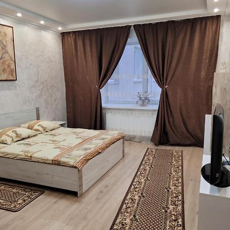 Апартаменты По Панаса Мирного. Khmelnytskyi Exterior photo